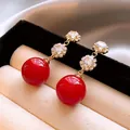 Élégantes boucles d'oreilles vintage en perles rouges avec fleurs en zircon étincelant - Style Tige en Argent (7 Tige en Argent) / Rouge