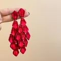 Elegante mattrote Blütenblatt-Quastenohrringe mit einer einzigartigen Vintage-Ästhetik - Silberstift Rote Plissierte Blumenblatt Quastenohrstecker (1#)