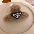 Vintage Milchteebraun Plüsch Haarklammer mit einem geometrischen Dreieckslogo Detail - Kaffee Dreieck Plüsch Haarklammer