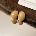 Pendientes de botón ovalados minimalistas en color beige para un estilo elegante - Pendientes geométricos ovalados vintage (77#) / Marrón