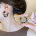 Elegantes pendientes de aro de tela de leopardo con agujas de plata y cristales - Estilo de Forma C con Cadena Tejida y Diamantes de Imitación (100#) / Estampado de Leopardo Plateado