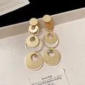 Elegantes pendientes largos geométricos de círculos dorados con detalles de cristal fino - Pendientes Largos Geométricos con Diamantes de Imitación y Poste de Plata (64#) / Dorado