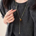 Elegante collana con perle marroni da donna accessorio di moda minimalista dorato - Stile 3 / Oro