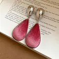 Elegant vintage teardrop earrings with pink velvet texture and silver metallic finish - Water Drop Earrings (WE5069-1) / Silver-Pink