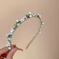 Vue de face d'un élégant serre-tête français en perles de muguet avec tressage doré - Style Perle Muguet (HH1959)
