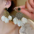 Eleganti orecchini dorati in nuovo stile cinese con mandala e pendenti a petalo bianco - Stile Nappina Petalo Mandala Oro Antico (10#)