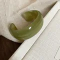 Elegante bracciale rigido in acrilico verde oliva con motivo marmo - Bracciale 64# - Verde