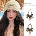 Pendientes vintage con aguja de plata, borlas de concha iridiscente y diseño metálico. - Estilo de Gancho / Blanco