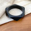 Bracciale rigido esagonale minimalista in acrilico nero con finitura lucida liscia - Bracciale 82# - Nero - Sfaccettato