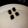 Pendientes geométricos vintage de cristal negro con marco dorado texturizado - Pendientes Cuadrados Geométricos (72#) / Aguja de plata / Dorado/Negro