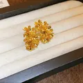 Elegante goldene Blumenstecker Ohrringe im französischen Vintage-Stil für Frauen - Gestapelte Blütenblatt-Stil (38#)