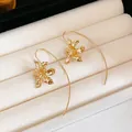 Elegante goldene Blumen-Ohrringe im französischen Stil mit strukturierter Oberfläche - Schmetterling Blumenform Stil (12#)