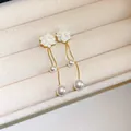 Elegante goldene Ohrhänger im französischen Stil mit Blumen und hängenden Perlen - Weiße 3D Blumenperle (31#)