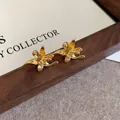 Elegante goldene Blumenohrringe im französischen Stil mit Vintage-Struktur - Gebürstete Orchideenform Stil (14#)