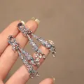 Dettaglio ravvicinato di orecchini a nappa vintage con cristalli rosa e perle turchesi in argento - Stile con Nappa a Rombo (2#)