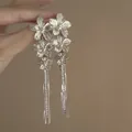 Eleganti orecchini a nappa floreale color argento con accenti di zirconi scintillanti - Stile Nappa Floreale (26#)
