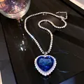 Funkelnde herzförmige blaue Kristallhalskette mit Tenniskette und edlem Silberfinish - Blau