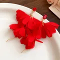Rote Stoffblumen-Ohrringe mit Kristallsteckern im eleganten Urlaubsstil-Design - Leuchtend Roter Stoff Kristallstil (50# Silberstift)