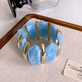 Dettaglio di un braccialetto vintage in acrilico marmorizzato azzurro con accenti dorati - Stile Giunzione in Metallo (78#) / Oro-Blu