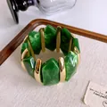 Primo piano di un bracciale retrò in acrilico marmorizzato verde con accenti dorati - Stile Giunzione in Metallo (80#) / Oro-Verde Scuro