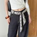 Cintura in seta vintage con motivo paisley per abbinamenti di jeans alla moda - Waist Chain 46-White Black Paisley