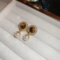 Orecchini vintage in oro con pietra occhio di tigre, cristalli e perla pendente - Stile con perno dell'orecchino in argento / Oro-Rotondo