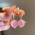 Eleganti orecchini a pesco rosa con cerchi dorati e pietre scintillanti per donna - 106# Ago D'argento - Rosa