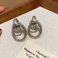 Orecchini a lobo geometrici ovali intrecciati in argento per un look minimal e chic - Ovale / Argento