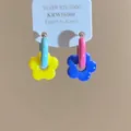 Orecchini a cerchio con fiori in resina gialli e blu con perni in argento pregiato - Colorful Resin Flower Patchwork Ear Hook Style / Blu-Giallo-Rosa