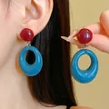 Orecchini a pendolo geometrici in resina lucida rossa e blu, vista variante SKU - Red Ball Blue Ring Geometric Drop Style / Rosso-Blu