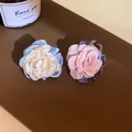 Boucles d'oreilles fleurs en tulle faites main, couleurs crème-bleu et rose-violet - Style de Fleur en Maille Mixte (28#)