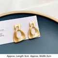 Elegante matte goldene geometrische Ohrhänger mit Nadeln aus 925er Silber für - Geometrische Unregelmäßige Hänger (5) / 3cmx2cm / Gold