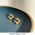 Vintage goldene geometrische gedrehte Kreisoohrringe mit 925er Silbernadeln für Damen - Gedrehte Dreieck-Hänger (6) / Durchmesser ca. 1,5 cm / Gold