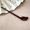 Élégante épingle à cheveux vintage en bois avec sculpture de feuille en marron foncé - Style Motif de Feuille Réaliste (HH5569)