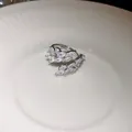 Gros plan d'une bague ouverte en argent avec des pierres marquises en forme de feuilles - Feuille (20#) / Argent