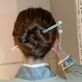 Elegante bastoncino per capelli verde ondulato con fiore e nappa di conchiglia per chignon - Stile 26