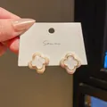 Vintage four-leaf clover stud earrings with pearly white enamel and elegant gold trim - 3D 立体 Four-Leaf Clover (44) / Gold Plated Pink