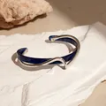 Elegante bracciale rigido aperto in acrilico blu e metallo placcato oro da donna - Argento Blu Scuro