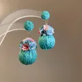 Orecchini a sfera intrecciata blu con fiori di stoffa rosa e blu su perni in argento - Stile Fiore a Sfera Intrecciata con Perno in Argento (69#) / Verde