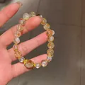 Primo piano di un bracciale di perle in quarzo citrino con distanziatori floreali dorati. - Bracciale N. 47 - Oro - Giallo - Elegante Confezione Regalo