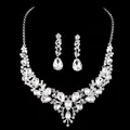 Parure de bijoux de mariée argentée élégante avec cristaux scintillants en gouttes - Ensemble collier et boucles d'oreilles / Argent