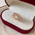 Élégante bague croisée en or rose style coréen avec cristaux en boîte de velours - Style Croisé (95# Bague) / Or rose