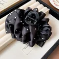 Detalle de pinza para el cabello de tela con lunares negros para estilo elegante - Pinza de Pelo con Lazo Negro y Lunares Blancos (30#) / Negro