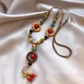 Vue détaillée d'un collier ethnique avec des perles en céramique et en bois. - 11# Collier (HN6659-1)