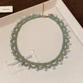 Dettaglio di una collana in pizzo di perline blu e oro con eleganti gocce di perla - Stile 5 Collana / Oro blu bianco
