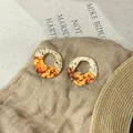 Orecchini a perno vintage in oro martellato e resina ambrata tartarugata da donna - Stile Oro Caffè (37)