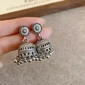 Orecchini vintage etnici in argento ossidato a forma di campana con nappe di perline - Stile con perno dell'orecchino in argento / Argento