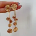 Eleganti orecchini pendenti a nappa dorata con design a raggiera e finitura di lusso - Stile Nappa a Disco Solare (48#) / Oro