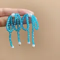 Eleganti orecchini a nappa fatti a mano in cristallo blu con perle bianche per donna - Stile Nappa in Grani di Cristallo (14#) / Blu