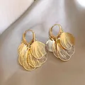 Eleganti orecchini a cerchio con nappe a petalo dorato e finitura testurizzata - Stile Foglia a Coste / Oro (58# Gancio per Orecchio)